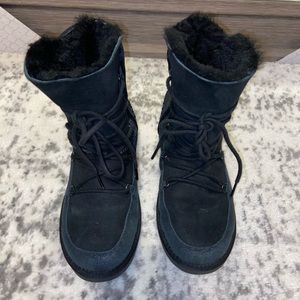 UGG water resistant Lodge Boots